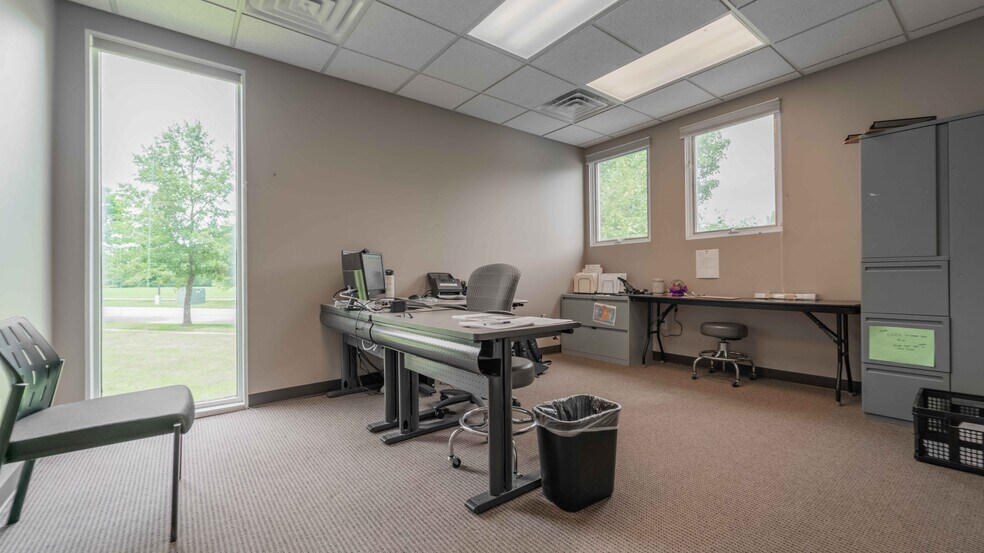 More Photos Of 600 Vale Park Rd, Valparaiso Flex For Lease