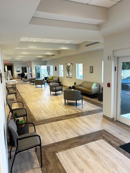 More Photos Of 460 Malabar Rd SE, Palm Bay Office For Sale