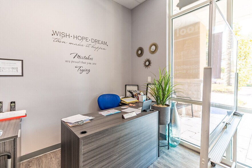 More Photos Of 6506 Old Brick Rd, Windermere General Retail For Lease