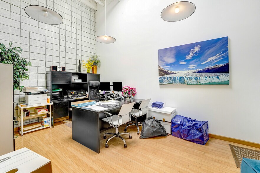 More Photos Of 2812-2820 Santa Monica Blvd, Santa Monica Loft Creative Space For Lease