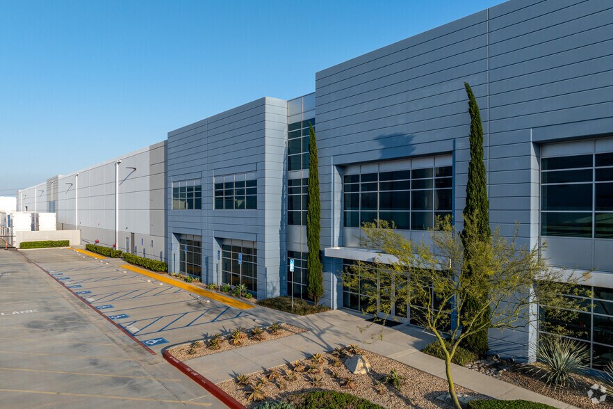 More Photos Of 5370 S Boyle Ave, Vernon Distribution For Lease