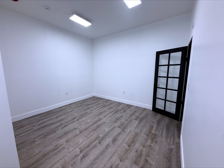 More Photos Of 833 Bond St, Elizabeth Warehouse For Sale