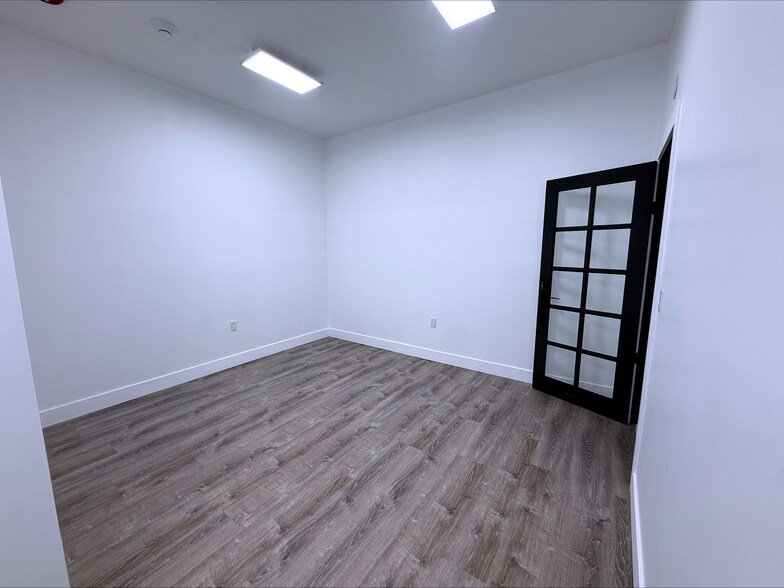 More Photos Of 833 Bond St, Elizabeth Warehouse For Lease