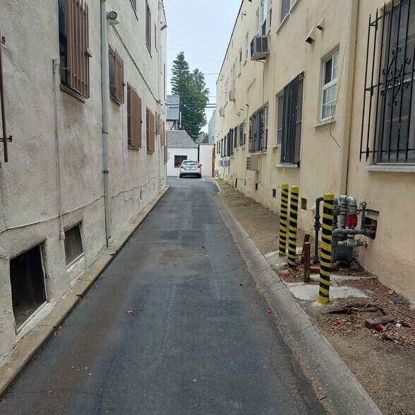 More Photos Of 626 S Cloverdale Ave, Los Angeles Apartments For Sale