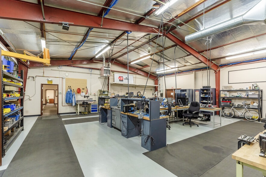 More Photos Of 9952 SE Oak St, Portland Warehouse For Sale
