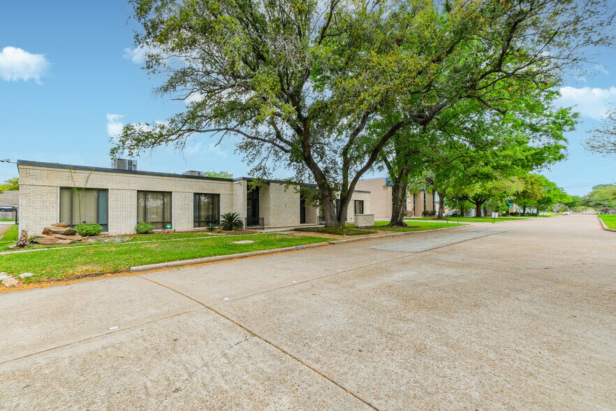 More Photos Of 8200 Westglen Dr, Houston Loft Creative Space For Lease