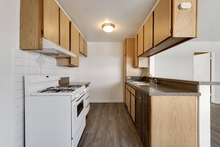 More Photos Of 18356 Napa St, Northridge Apartments For Sale