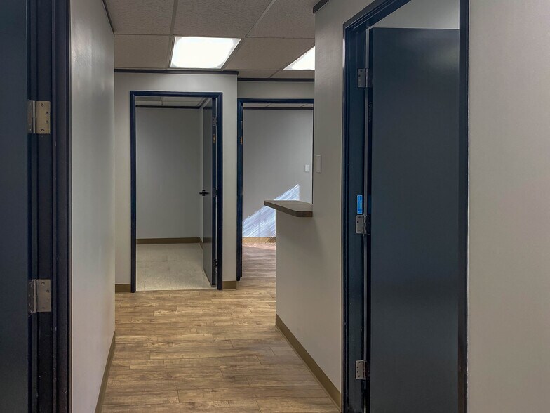 More Photos Of 29525 Canwood St, Agoura Hills Medical For Lease