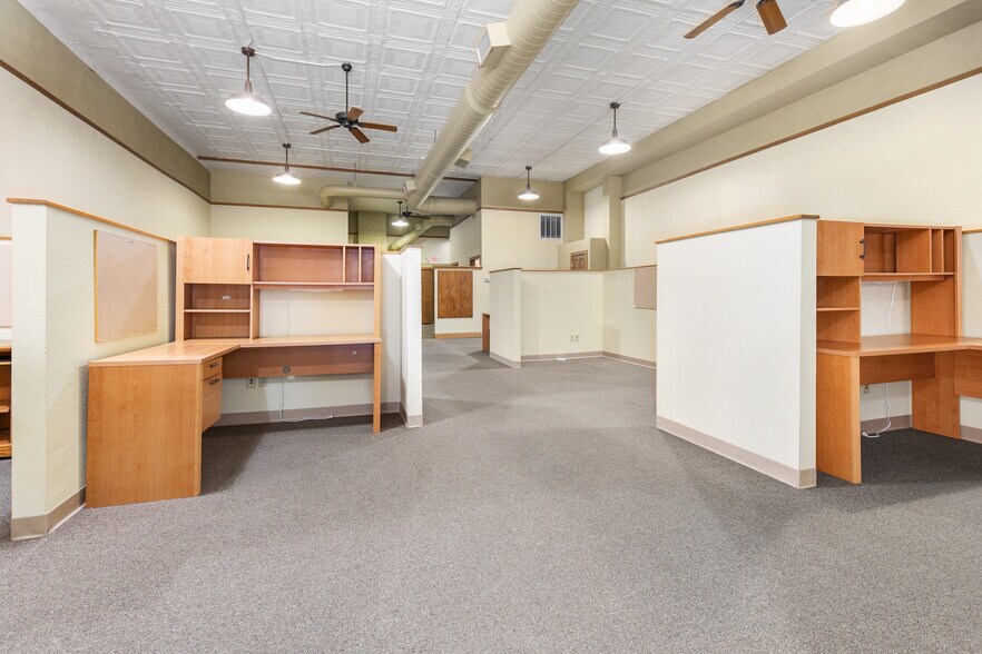 More Photos Of 111 W North Water St, New London Office For Lease