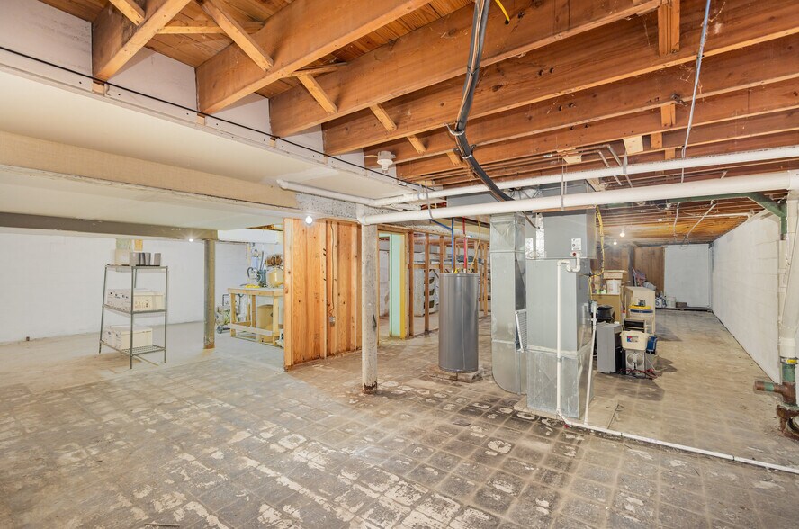 More Photos Of 32 Main St, Scottsville Storefront For Sale