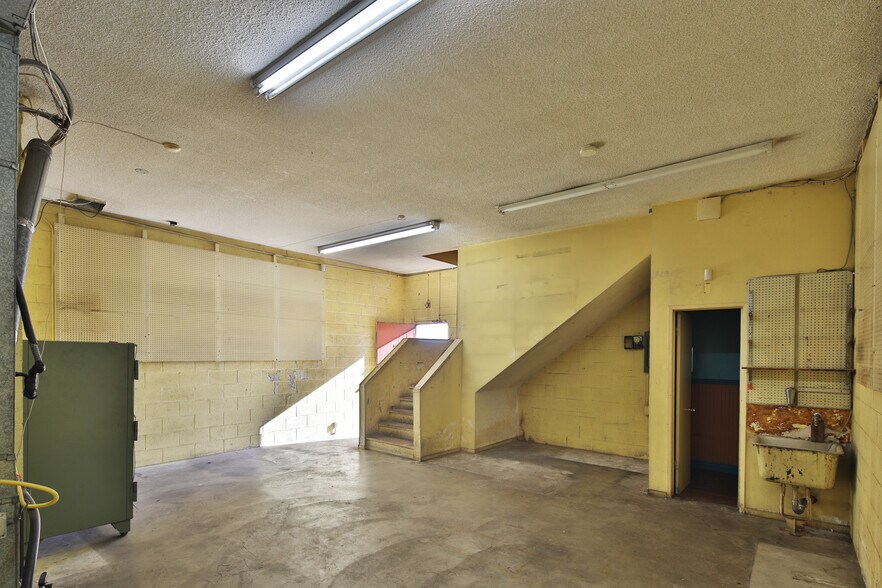 More Photos Of 4630 Whittier Blvd, Los Angeles General Retail For Sale