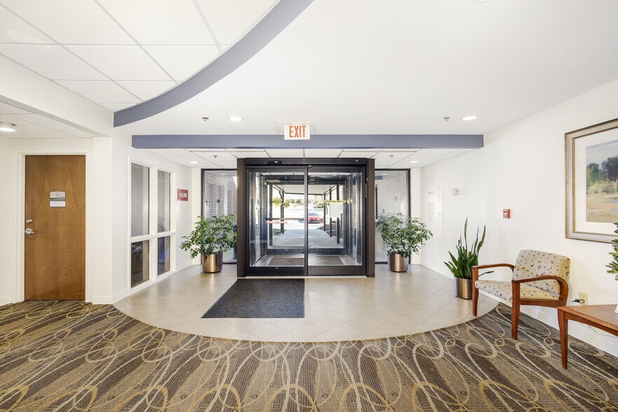 More Photos Of 10 Enterprise Blvd, Greenville Medical For Lease