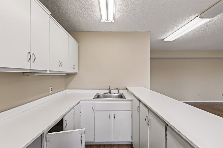 More Photos Of 14565-14579 Grand Ave S, Burnsville Office For Sale