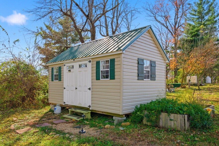 More Photos Of 204 Douglas Ln, Pearisburg Hospitality For Sale