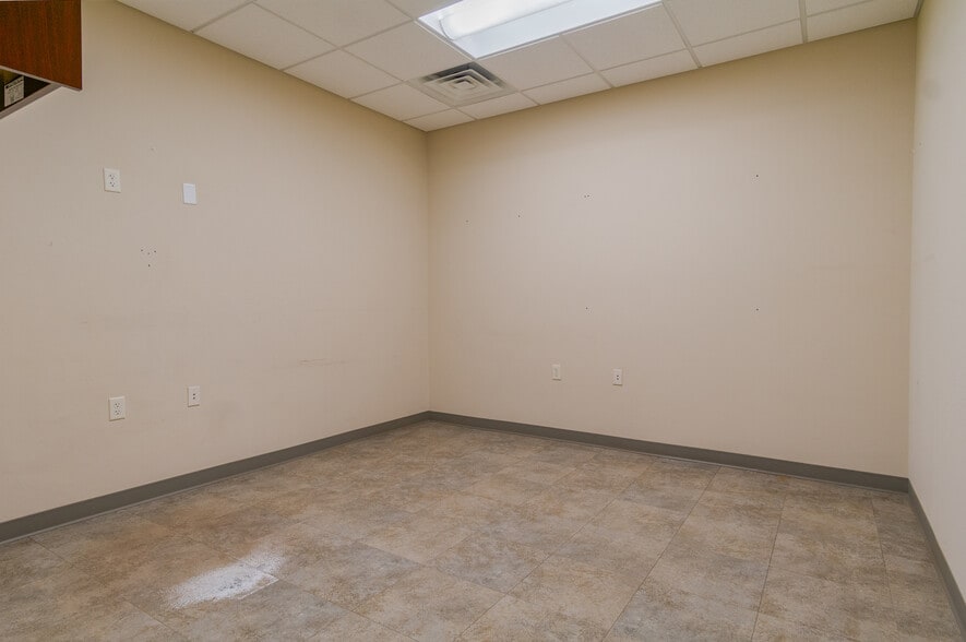 More Photos Of 2981 109th Ave SW, Dickinson Warehouse For Lease