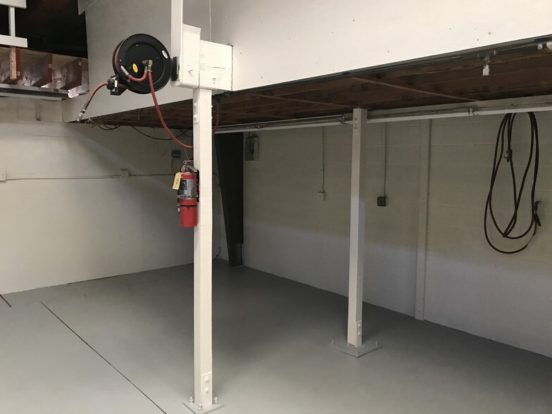 More Photos Of 1856 Commercial St, Escondido Service For Lease