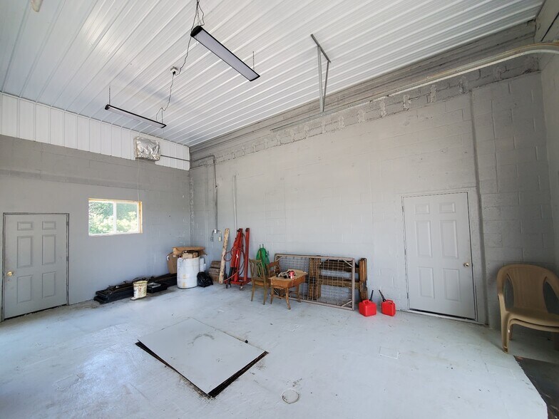 More Photos Of 243 Spring St, Highland Specialty For Sale