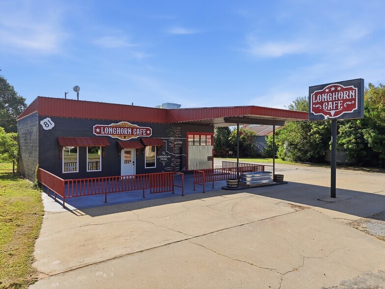 More Photos Of 112 N Chisholm Trl, Dover Restaurant For Sale