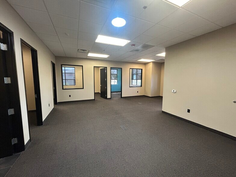More Photos Of 50 S Stephanie St, Henderson Office For Lease