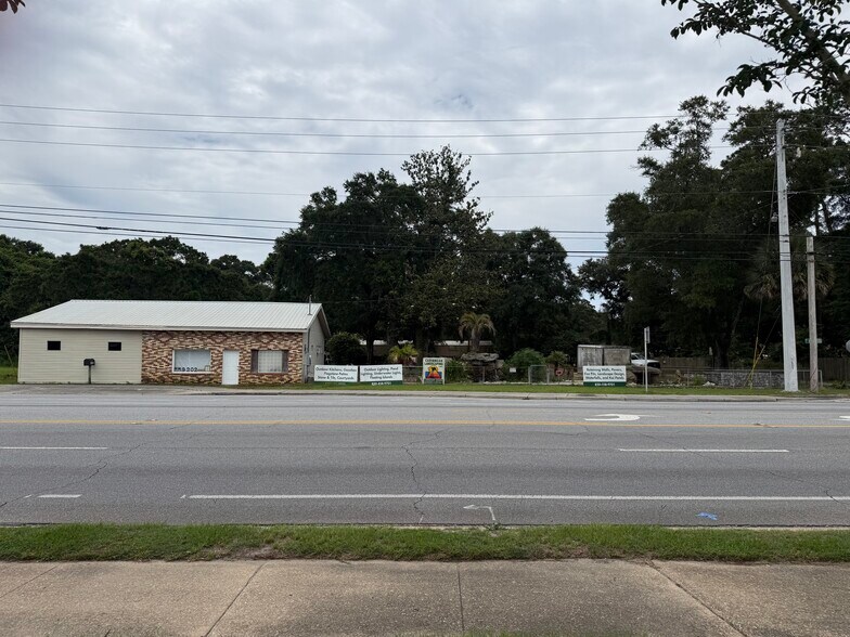 Primary Photo Of 9202 N Davis Hwy, Pensacola Freestanding For Sale