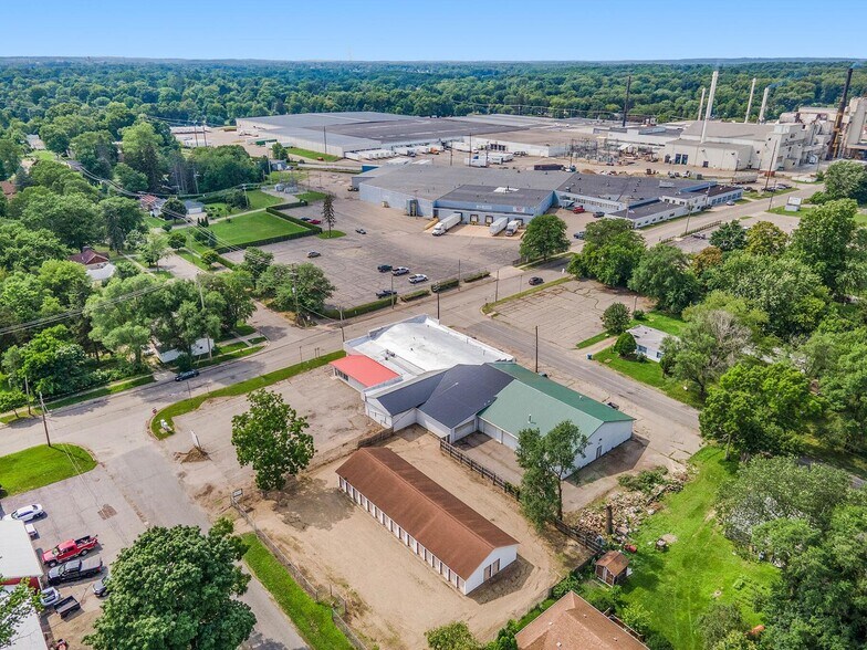 More Photos Of 600 N Clark St, Albion Auto Dealership For Sale