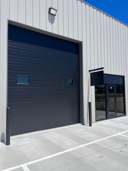 More Photos Of 7301 N Owasso Expy, Owasso Light Distribution For Lease