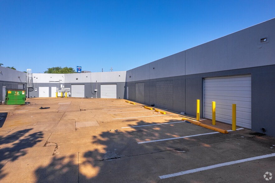 More Photos Of 2154 W Northwest Hwy, Dallas Unknown For Lease