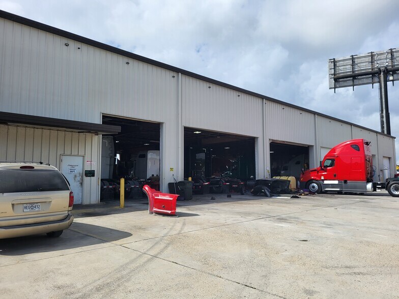 More Photos Of 9140 Canal Rd, Gulfport Light Distribution For Sale