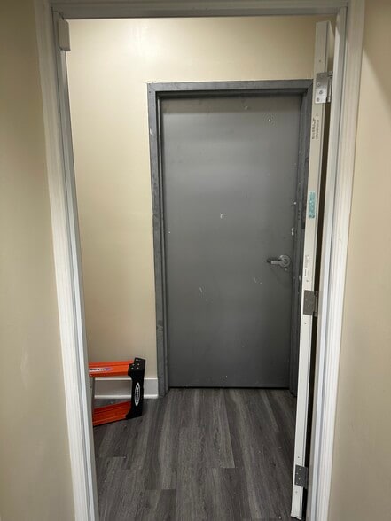 More Photos Of 583-587 Broad St, Newark Storefront Retail Office For Lease