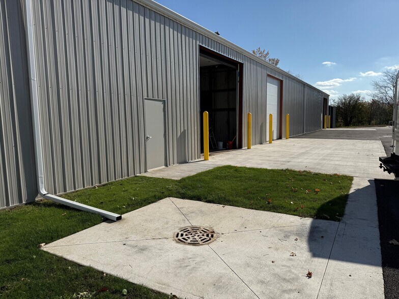 More Photos Of 28041 N Bradley Rd, Lake Forest Warehouse For Lease