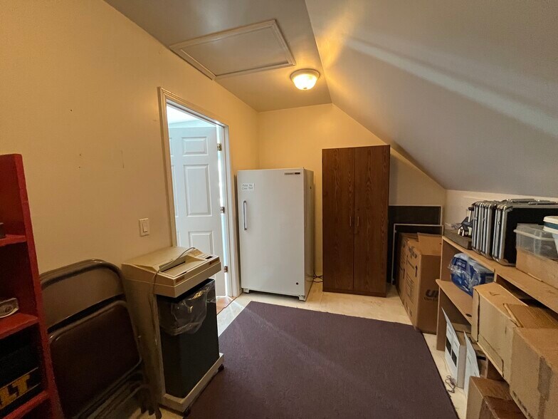 More Photos Of 1004 S Nordic Dr, Petersburg Hotel For Sale