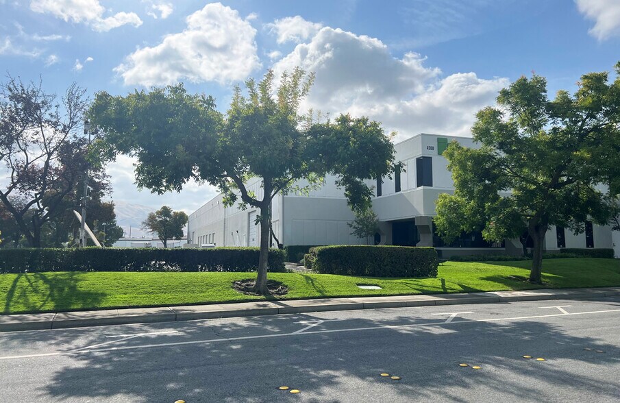 More Photos Of 4200-4210 Business Center Dr, Fremont Distribution For Lease