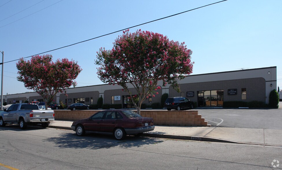 More Photos Of 7842-7844 Alabama Ave, Canoga Park, Canoga Park Warehouse For Lease