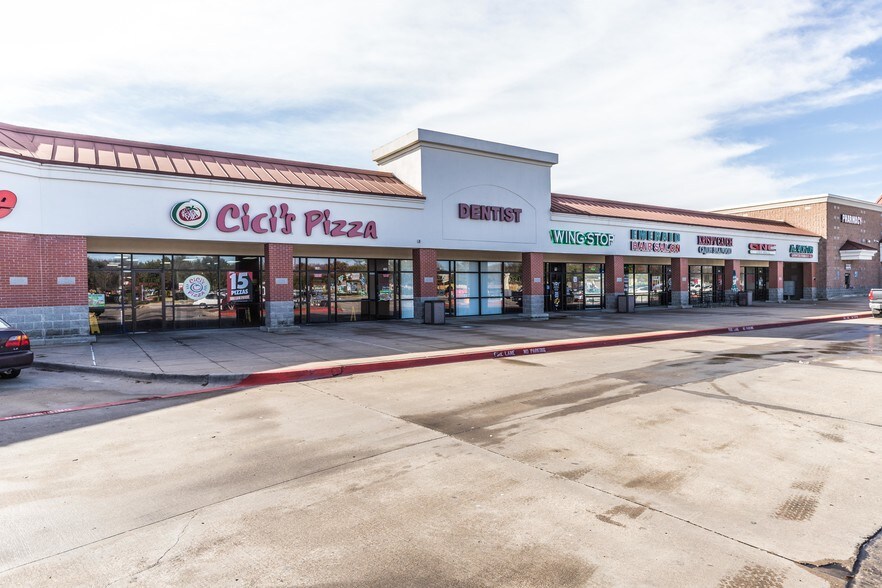 More Photos Of 2344-2400 SE Green Oaks Blvd, Arlington Unknown For Lease