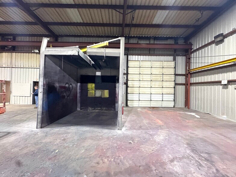 More Photos Of 6031 Fm 2767, Tyler Warehouse For Lease