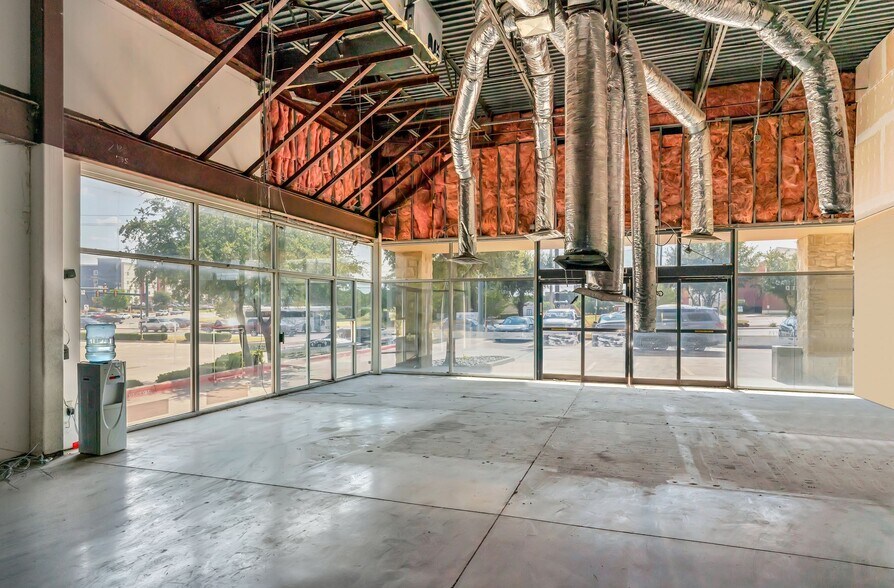 More Photos Of 1714 Precinct Line Rd, Hurst Unknown For Lease