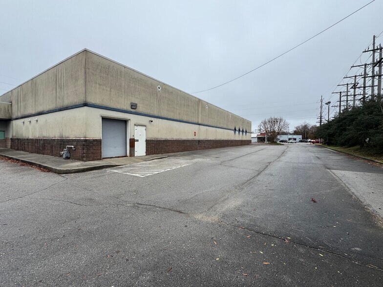 More Photos Of 1313 N Wood Ave, Florence Freestanding For Sale