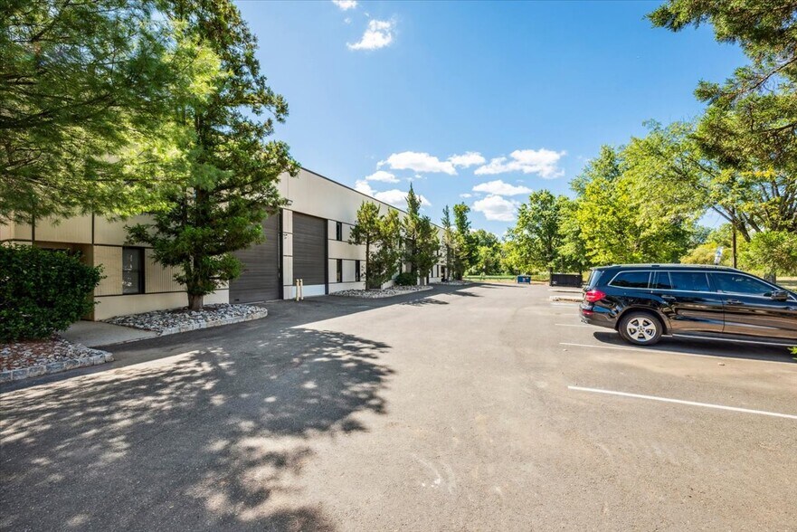 More Photos Of 14 Ilene Ct, Hillsborough Flex For Sale