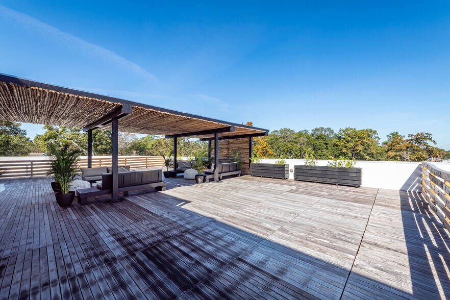 More Photos Of 4431 Spruill Ave, North Charleston Hotel For Lease