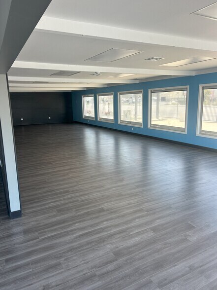 More Photos Of 1525 W Chapman Ave, Orange Showroom For Lease