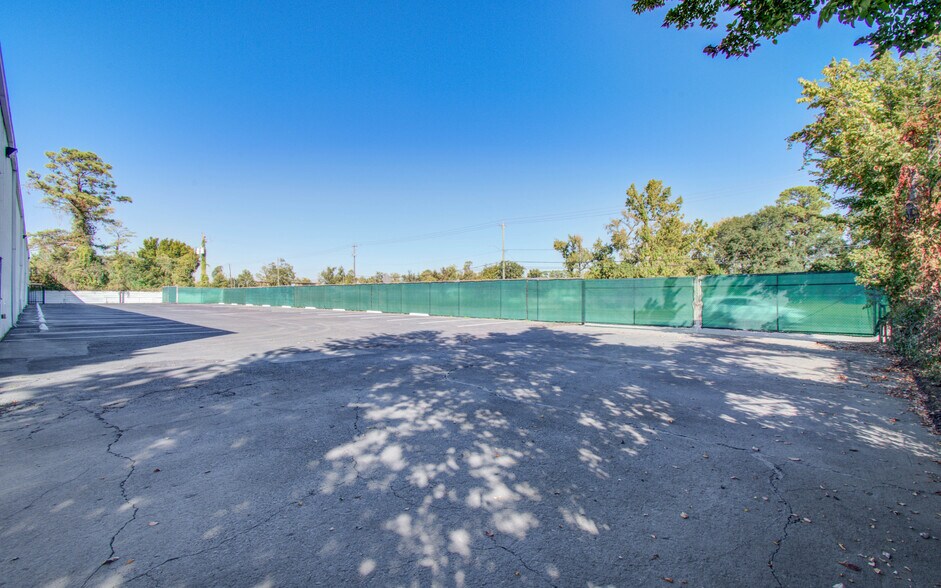 More Photos Of 8730 Ley Rd, Houston Warehouse For Lease