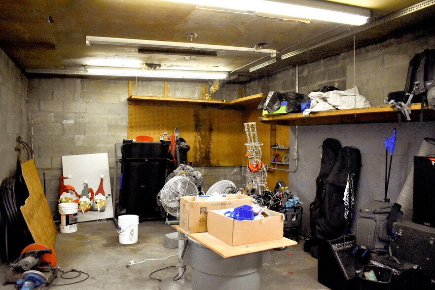 More Photos Of 546 E Meadow Ave, East Meadow Freestanding For Sale