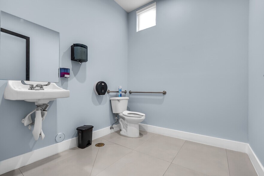 More Photos Of 875 E 41st St, Hialeah Medical For Sale