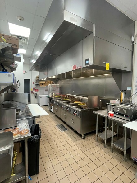 More Photos Of 13029-13039 S La Grange Rd, Palos Park General Retail For Lease