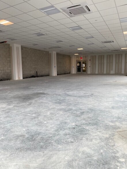 More Photos Of 47-63 Green St, Newark Parking Garage For Lease