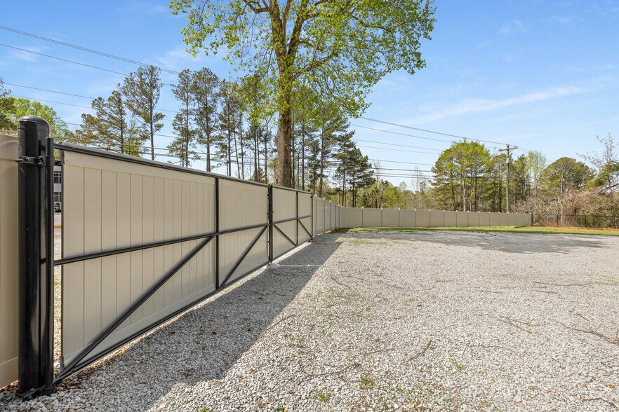 More Photos Of 13950 Veterans Memorial Hwy, Winston Warehouse For Sale