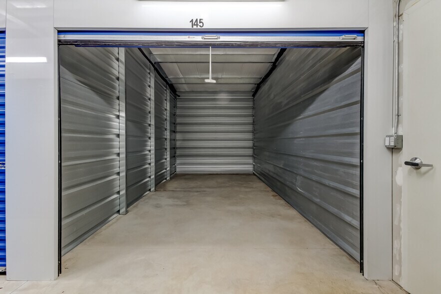 More Photos Of 921 E Norvell Bryant Hwy, Hernando Self Storage For Sale