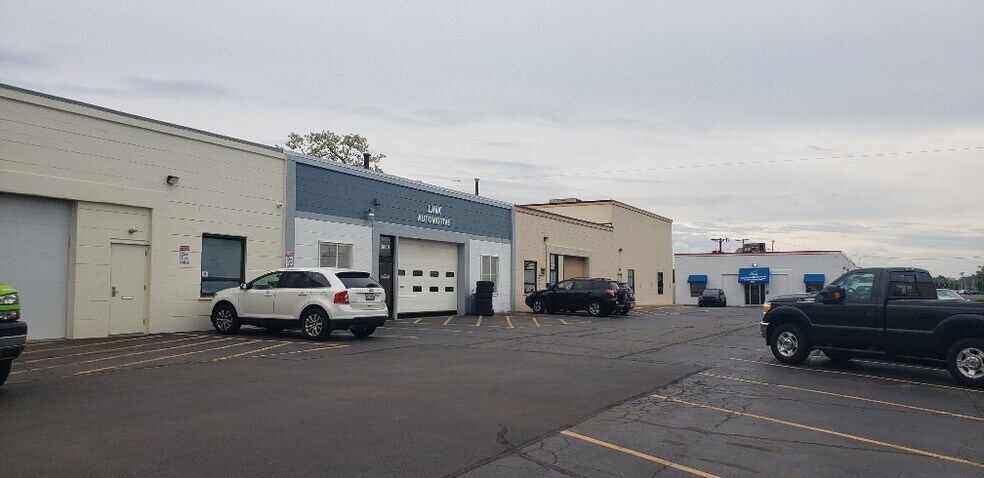 More Photos Of 3880 Industrial Ave, Rolling Meadows Auto Repair For Sale