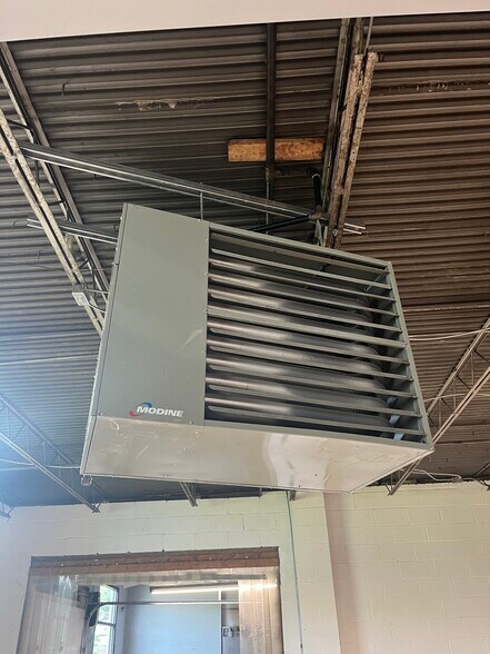 More Photos Of 404 E Long Ave, Gastonia Warehouse For Lease