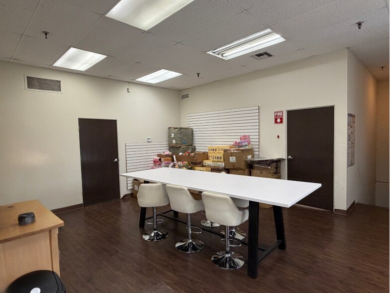 More Photos Of 4605-4631 S Alameda St, Los Angeles Unknown For Lease